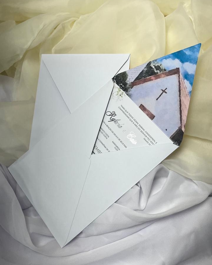 Convite com hotstamping e envelope vertical forrado